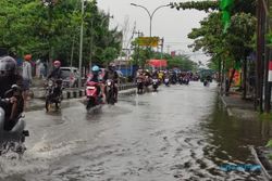 Terobos Banjir, Sejumlah Kendaraan di Semarang Mogok