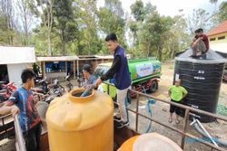 Solopeduli Salurkan 16.000 Liter Air Bersih ke Warga Desa Jlarem di Boyolali