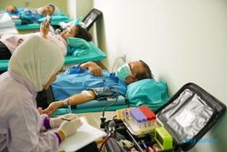 Rumah Sakit UNS Gelar Pendonoran Darah, Sukses Kumpulkan 50 Kantong Darah