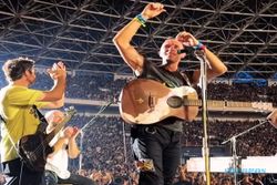 4 Insiden Buruk yang Terjadi saat Konser Coldplay di Jakarta