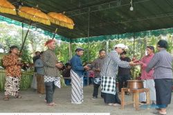 Mengupas Makna Merti Dusun Tingal Kulon Desa Wanurejo Magelang