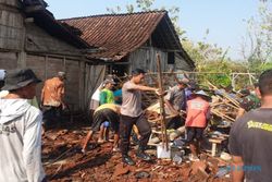 Angin Kencang Robohkan Dua Rumah di Ngawi, 1 Keluarga Tertimpa Reruntuhan