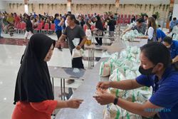 10.000 Paket Sembako Dibagikan Gratis untuk 5 Kecamatan di Solo