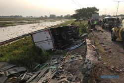 Truk Boks Gasak Warung di Kendal, 2 Orang Meninggal