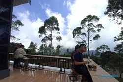 Kafe di Tawangmangu Ini Suguhkan View Kawah Candradimuka Gunung Lawu