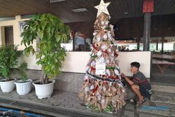 Gereja di Sragen Hadirkan Pohon Natal Unik, Keceriaan dalam Kreativitas Jemaat