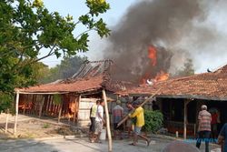 Meteran Listrik Meledak, Rumah Warga Plupuh Sragen Hangus Terbakar