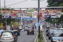 Langgar Aturan KPU, JPO di Jakarta Tertutup Alat Peraga Kampanye Pemilu 2024