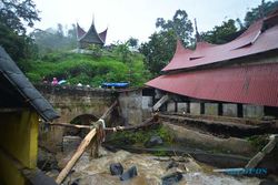 Banjir Lahar Dingin Gunung Marapi Terjang Sejumlah Desa di Tanah Datar Sumbar