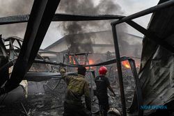 Pabrik Plastik di Tangerang Banten Ludes Terbakar, Diduga Akibat Korsleting