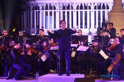 Penampilan Addie MS Bersama Twilite Orchestra di Mangkunegaran Garden Orchestra