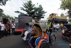 Meriah, Mangkunagoro X Ikuti Parade Becak Wisata Solo