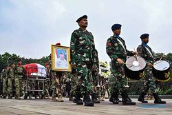 Upacara Pemakaman Mantan Kepala BNPB Doni Monardo di TMP Kalibata Jakarta