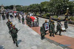 Pemakaman Mantan Menteri Pertambangan Kuntoro Mangkusubroto di TMP Kalibata