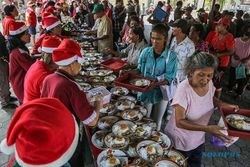 Rayakan Natal, Gereja Bongsari Semarang Bagikan 300 Porsi Makan Gratis ke Warga