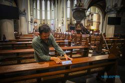 Persiapan Gereja Katedral Jakarta Jelang Ibadah Misa Natal