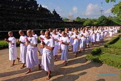 Ratusan Calon Bhante Jalani Pradaksina di Candi Borobudur, Berikut Maknanya