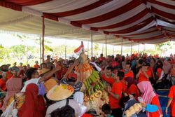 3 Gunungan dan Lesung 100 Tahun Ramaikan Festival Cah Angon di Mondokan Sragen