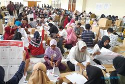 Libatkan Hampir 500 Orang, KPU Boyolali Sortir & Lipat Surat Suara Pemilu 2024