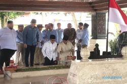 Kunjungi Blitar, Capres Prabowo Subianto Ziarah ke Makam Bung Karno
