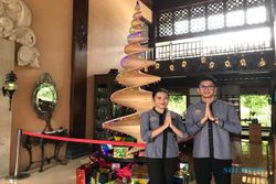 Unik, Laras Asri Resort & Spa Salatiga Bikin Pohon Natal dari Limbah Kayu