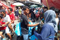 Dukung Prabowo-Gibran, Relawan Rejo Semut Ireng Blusukan di Pasar Gawok
