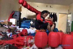 Penjual dan Perajin Lampion di Solo Banjir Pesanan, Lampion Naga Diminati