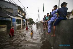 Hujan Deras di Tangsel, Ratusan Rumah Warga Terendam Banjir