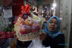 Jelang Imlek, Penjualan Buah Impor di Pasar Gede Solo Meningkat