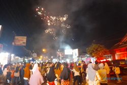 Pesta Kembang Api Warnai Car Free Night Kartasura di Malam Tahun Baru