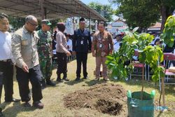 Banyak Gunakan Kertas untuk Pemilu, KPPS Sukoharjo Diminta Tanam Pohon di TPS