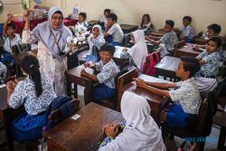 KPU Solo Beri Edukasi Terkait Pemilu 2024 ke Siswa SDN Bromantakan