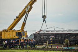 Evakuasi 2 Kereta Adu Banteng di Cicalengka Dituntaskan Hari Ini
