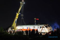Evakuasi KA Pandalungan Anjlok di Sidoarjo, KAI Daop 8 Kerahkan Crane dari Solo