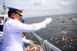 Hari Dharma Samudra, KSAL Pimpin Upacara Tabur Bunga di Teluk Jakarta