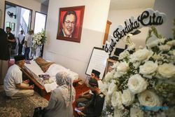Jenazah Rizal Ramli Dimakamkan di TPU Jeruk Purut Jakarta Kamis Siang