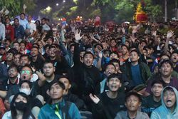 Momen Ekspresi Pecinta Sepak Bola Nobar Piala Asia di Depan Balai Kota Solo