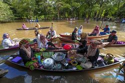 Situs Candi di Jambi Terendam Banjir, Warga Manfaatkan Jadi Wisata Pasar Apung