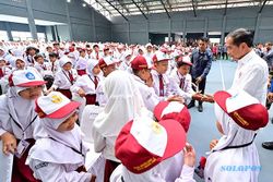 Kunjungi Magelang, Presiden Jokowi Bagikan Bantuan PIP kepada Seribu Siswa