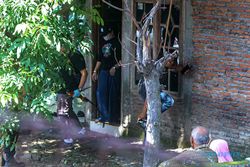 Densus 88 AT Geledah Rumah Terduga Teroris di Plumbon Sukoharjo