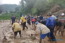 Tertutup Tanah Longsor, Tanaman Padi di Jenawi Karanganyar Gagal Panen