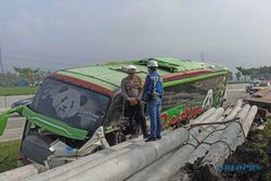 Kronologi Kecelakaan Bus Rombongan Guru Tabrak Truk Paku Bumi di Tol Ngawi-Solo