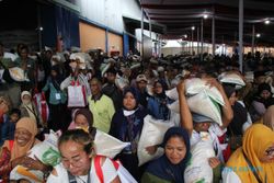 Salurkan Bantuan Beras di Klaten, Presiden Jokowi Garansi Kualitasnya Premium