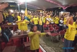 Ratusan Relawan Prabowo-Gibran Asyik Bergoyang Gemoy di Colomadu Karanganyar