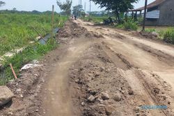 Tambah Rusak setelah Hujan, Jalan Gedaren-Manjungan Klaten Mirip Jalur Offroad