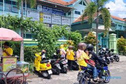 Depan Sekolah Digunakan Kampanye, Siswa SMPN 2 Solo Terpaksa Belajar di Rumah 