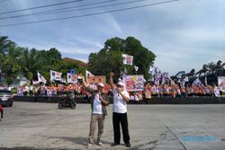 Flashmob di Simpang Lima Boyolali, Kader PKS Bagi-bagi APK & Kalender ke Warga
