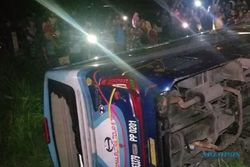 Kronologi & Penyebab Bus Rombongan SMAN 1 Sidoarjo Kecelakaan di Tol Ngawi-Solo
