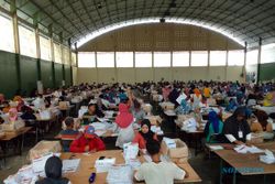 Libatkan 500 Orang, KPU Wonogiri Mulai Sortir dan Lipat Surat Suara DPRD Jateng