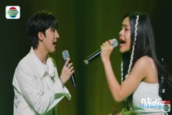 Melly Lee Duet dengan Hui Pentagon Menyanyikan Lagu Insan Biasa